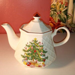 CHRISTMAS TREE WITH PRESENTS PORCELAIN COLORFUL TEAPOT